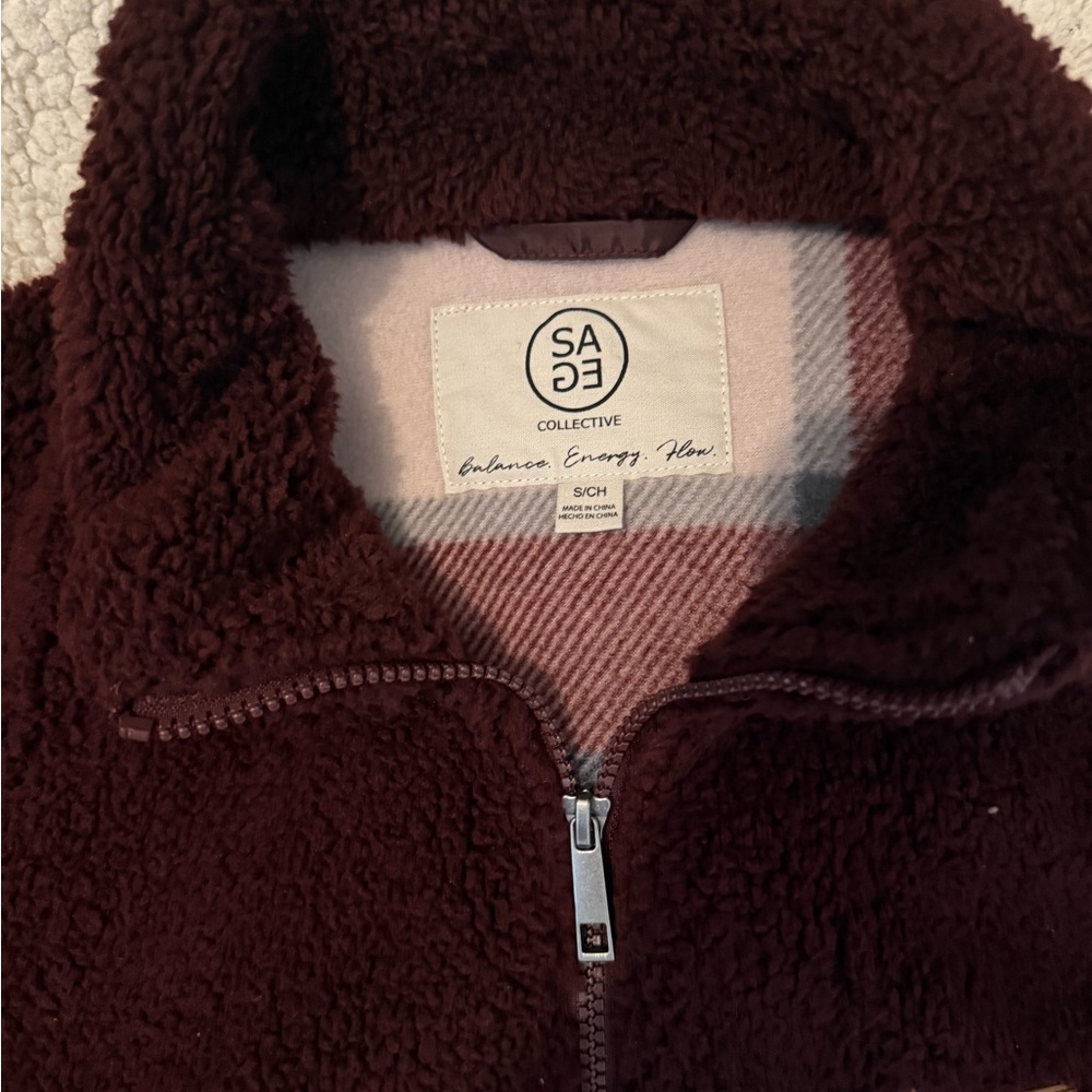 Plush Burgundy Zip-Up Vest - Picture 2 of 2